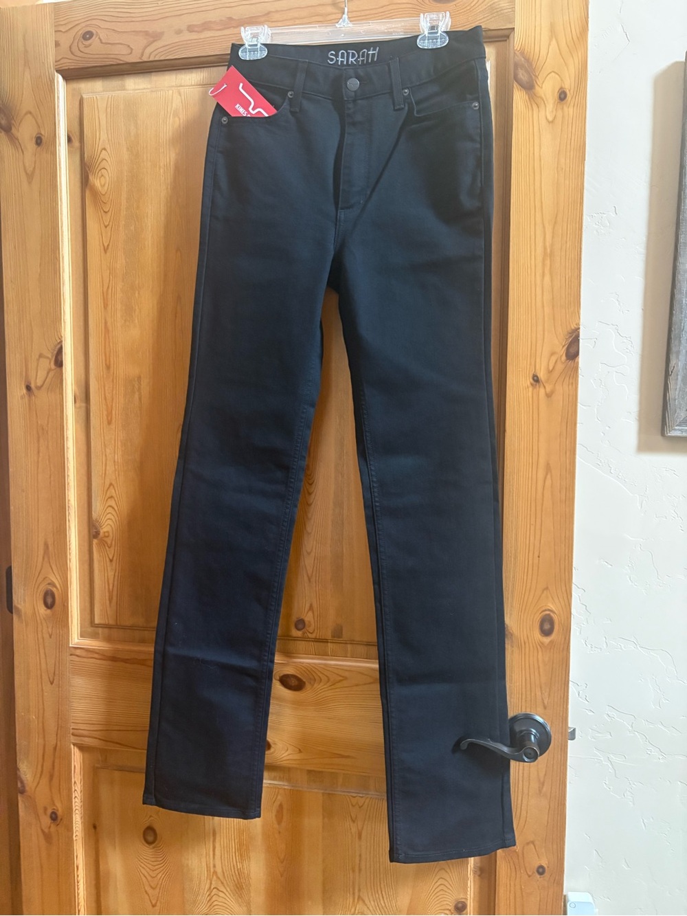 Kimes Women’s  Black Straight-Leg Jeans - Sarah